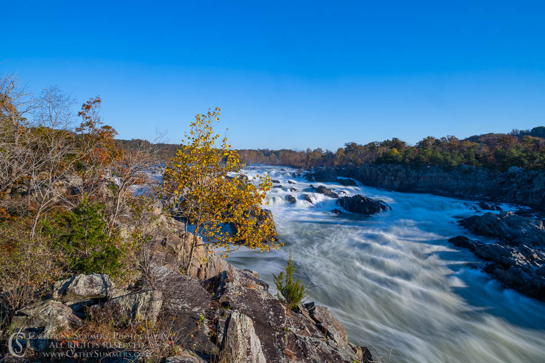 Long Exposure to Blur the Water at Great Falls of the Potomac on an Autumn Morning: Great Falls National Park, Virginia