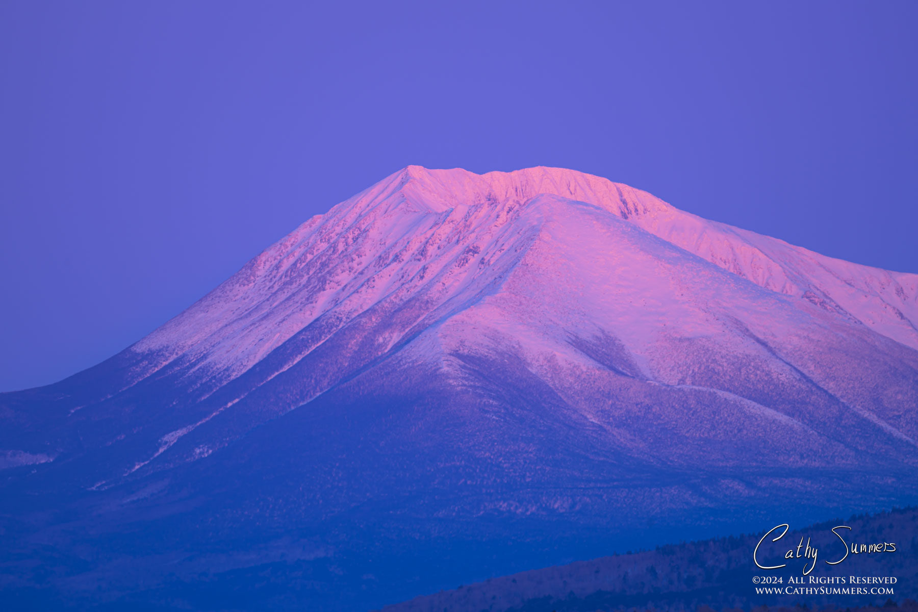 20240408_NZ81872: snow, dawn, sunlight, sunrise, Mount Kathadin