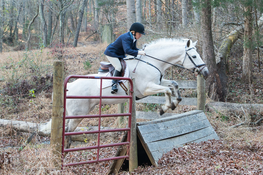 20121208_031: coop, jumping, Shelly Thompson