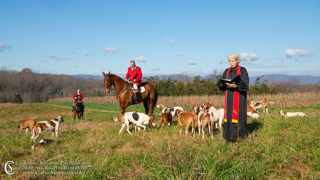 20201126_088: horizontal, hounds, Huntsman, blessing the hounds, Matthew Cook, Dale Dealtry