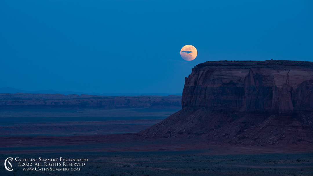 20220515_067: horizontal, moon, moonrise, twilight, Monument Valley, moon rise, Artists Point, lunar eclipse, butte