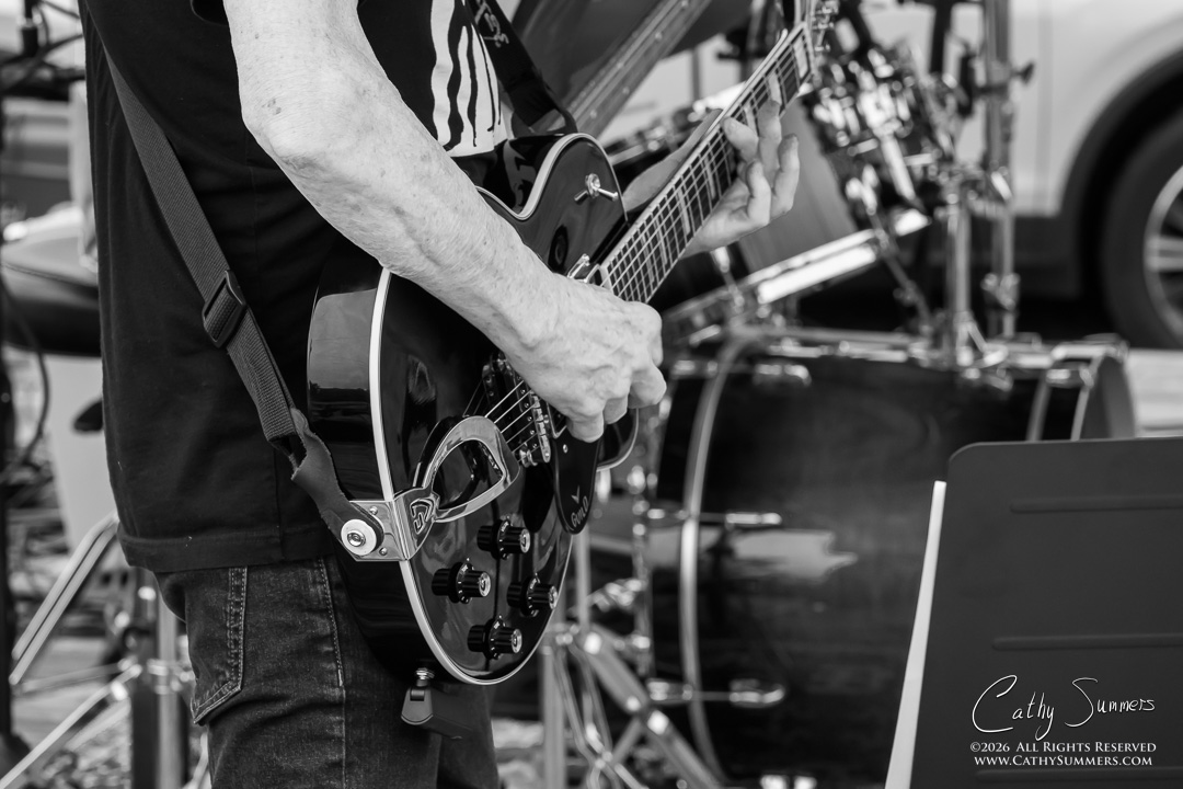 guitar, black and white, Charlie Pastorfield, gladstones, Knights gambit vineyard