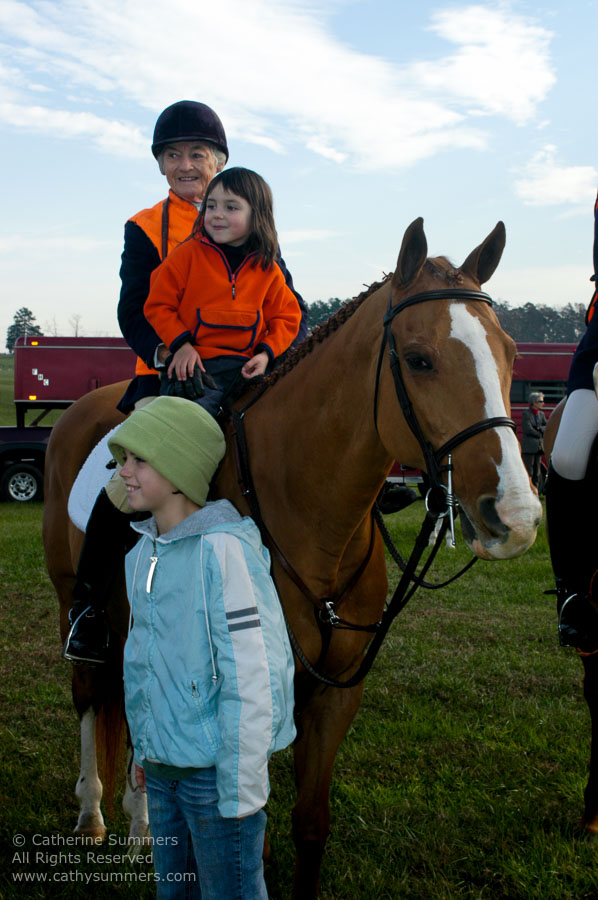 F2003_082: 2003, Elena Summers, Farmington Hunt, Fox Hunting, Jill Summers, Thanksgiving Hunt, Alexandra Summers