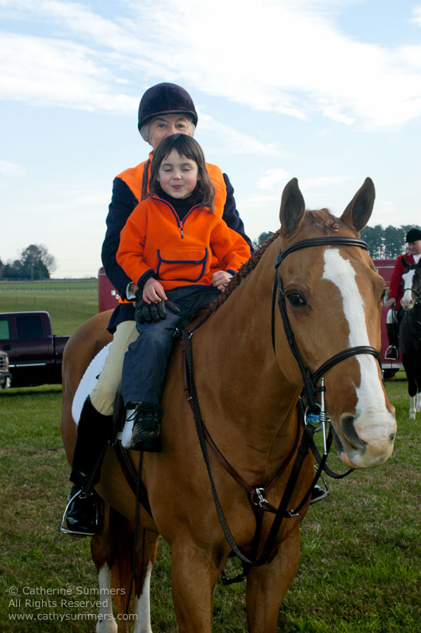 F2003_083: 2003, Elena Summers, Farmington Hunt, Fox Hunting, Jill Summers, Thanksgiving Hunt