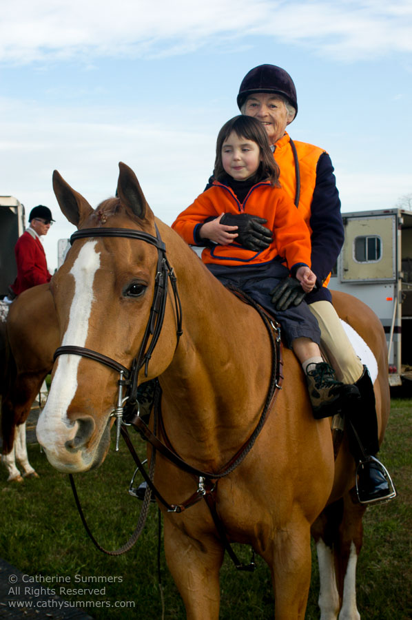 F2003_084: 2003, Elena Summers, Farmington Hunt, Fox Hunting, Jill Summers, Thanksgiving Hunt