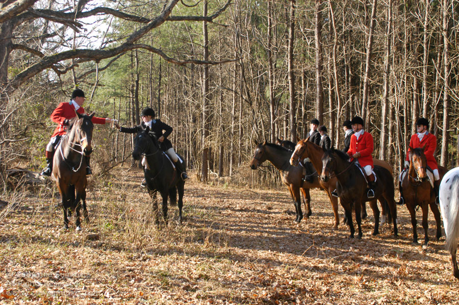 F2003_175: 2003, Farmington Hunt, Fox Hunting, Field Master, field, Tom Bishop, flask