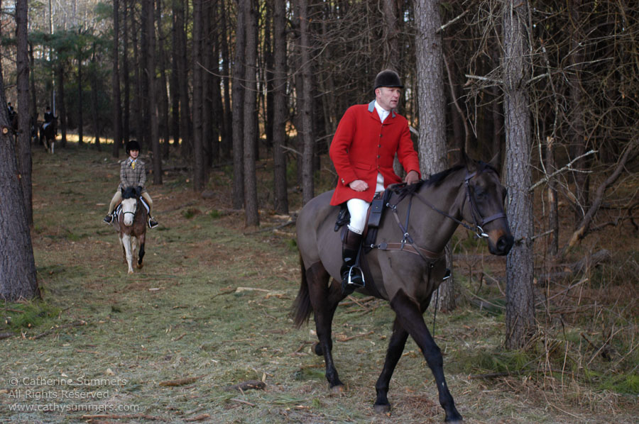 F2003_182: 2003, Farmington Hunt, Fox Hunting, Gibbie Evert, Daron Beeney, hounds, Huntsman