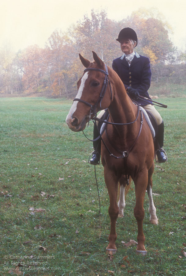 F2004_OH_54: vertical, Fox Hunting, Jill Summers, Opening Meet, Millington, Whipper-In
