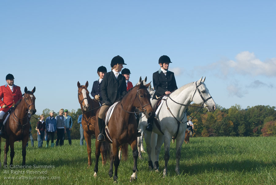 FH_2007_008: Farmington Hunt, Fox Hunting, Opening Meet, Hidden Fox, BJ Korol, Hilltoppers, Liz King