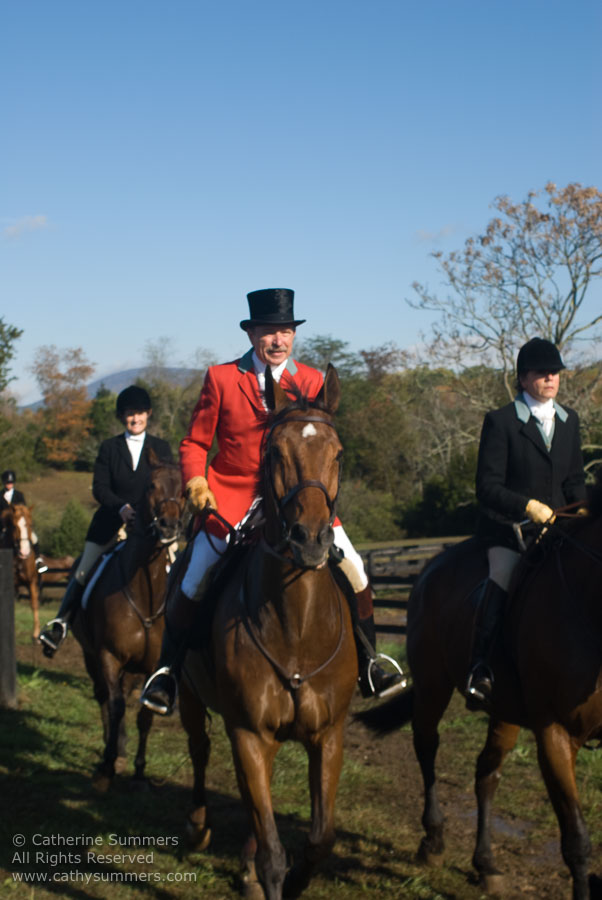 FH_2007_012: Farmington Hunt, Fox Hunting, Opening Meet, Hidden Fox, Chris Middleton
