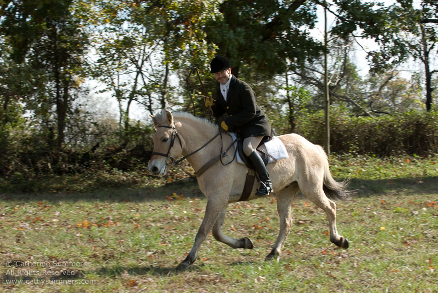 FH_2007_028: Farmington Hunt, Fox Hunting, Opening Meet, Hidden Fox