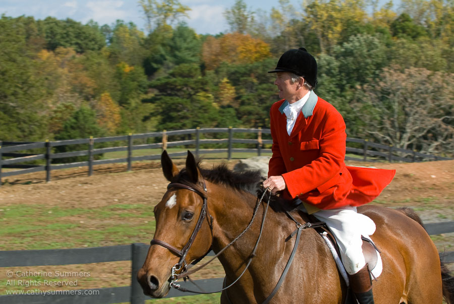 FH_2007_030: Farmington Hunt, Fox Hunting, Opening Meet, Bok Summers, Whip, Hidden Fox