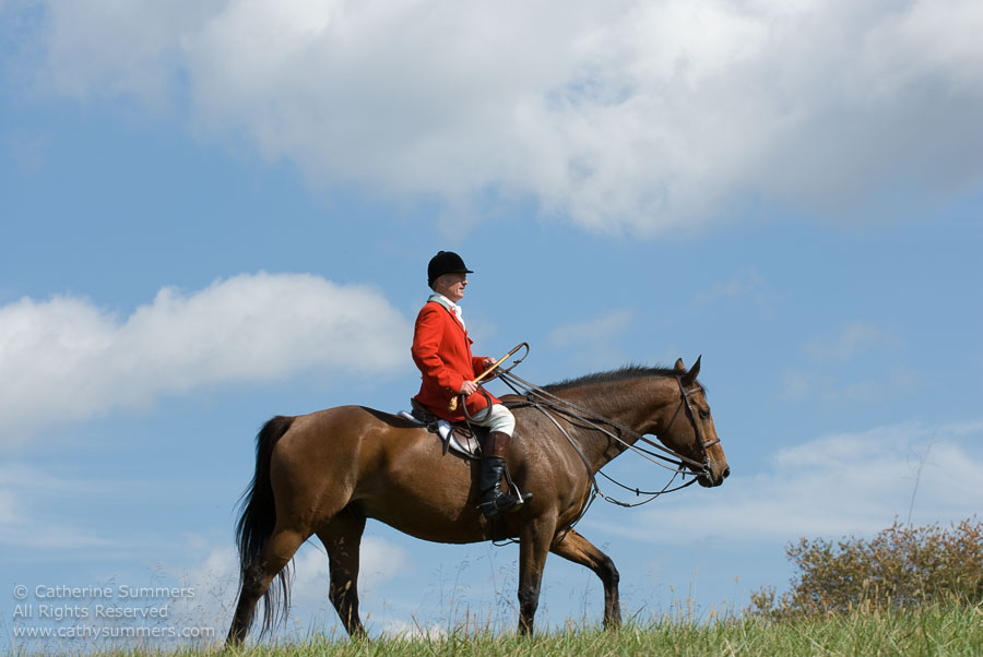FH_2007_038: Farmington Hunt, Fox Hunting, Opening Meet, Bok Summers, Whip, Hidden Fox