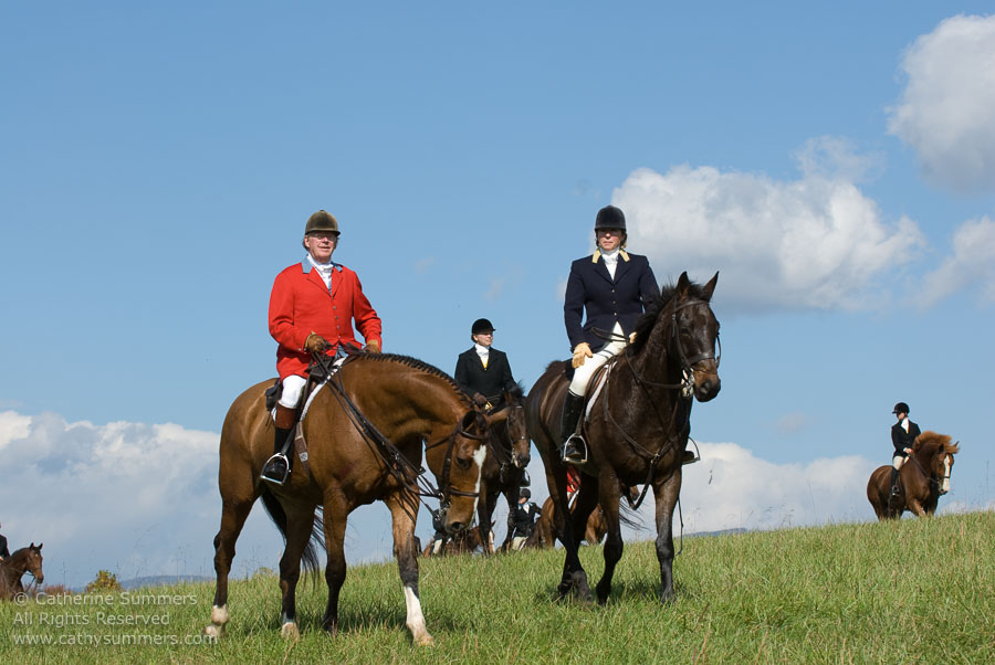 FH_2007_039: Farmington Hunt, Fox Hunting, Opening Meet, Hidden Fox, Tom Bishop
