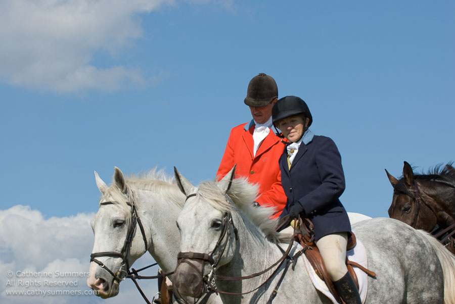 FH_2007_040: Farmington Hunt, Fox Hunting, Opening Meet, Hidden Fox, Mark Thompson, Shelly Thompson