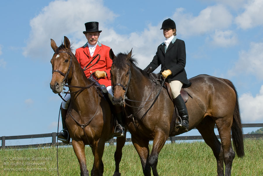 FH_2007_047: Farmington Hunt, Fox Hunting, Opening Meet, Hidden Fox, Chris Middleton, Kim Gall
