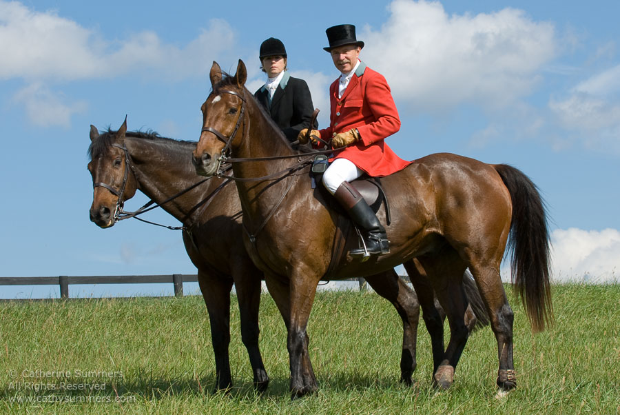 FH_2007_049: Farmington Hunt, Fox Hunting, Opening Meet, Hidden Fox, Chris Middleton, Kim Gall